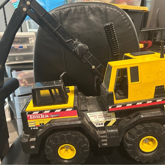 Vintage Tonka Mighty Construction Vehicle in Black and Yellow - Picture 3 of 13